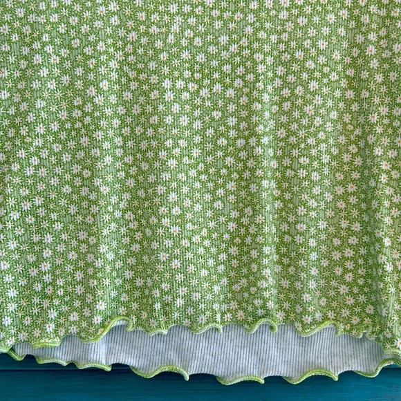 Heart Hips Light Green Juniors Floral Short Sleeve Top - Picture 4 of 5